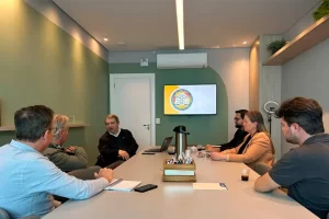 Gaspar avança na estratégia da “Capital Nacional da Moda Infantil” com benchmarking do turismo cervejeiro de Blumenau