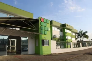 colaboração entre indústria e academia no setor têxtil