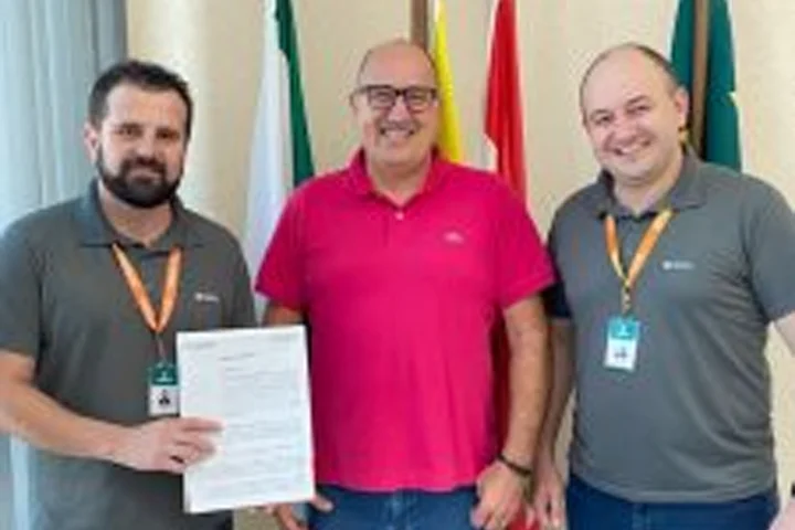 ACIG assina convênio com a Cresol